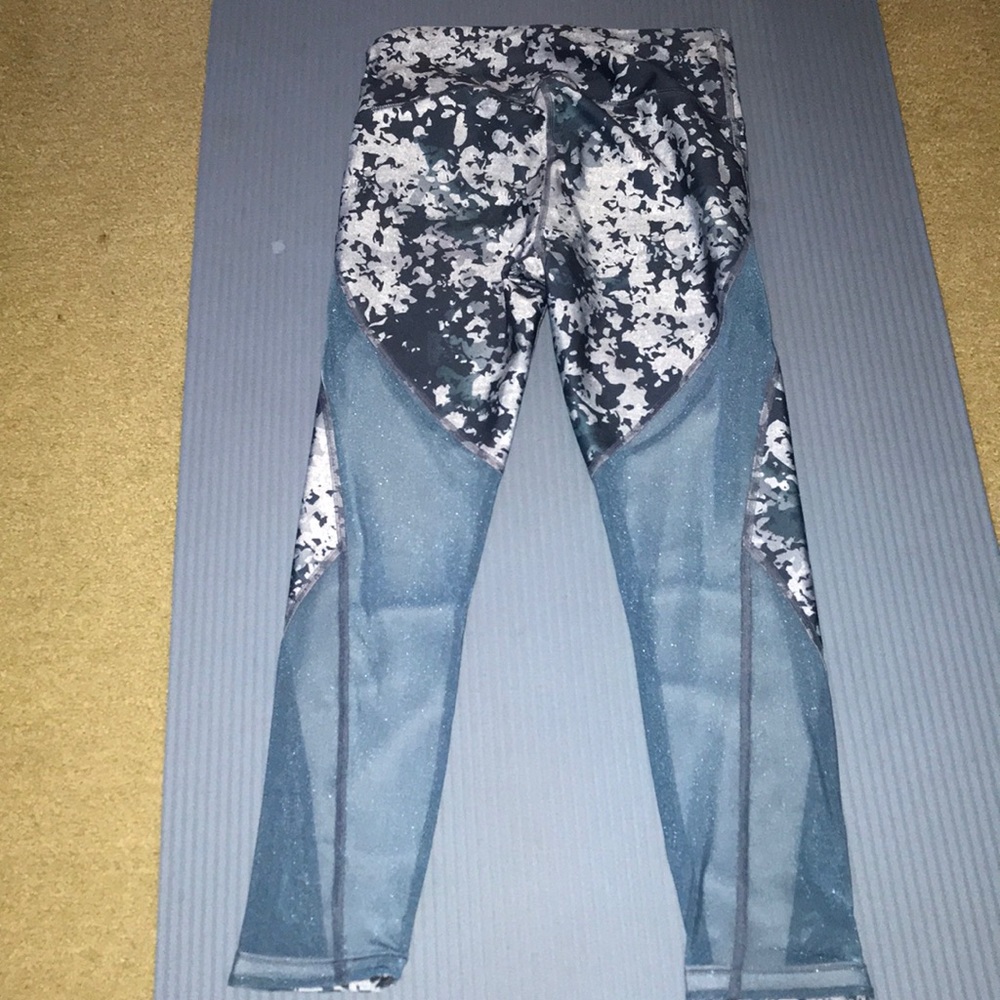 Under armour leggings size medium - Picture 3 of 4